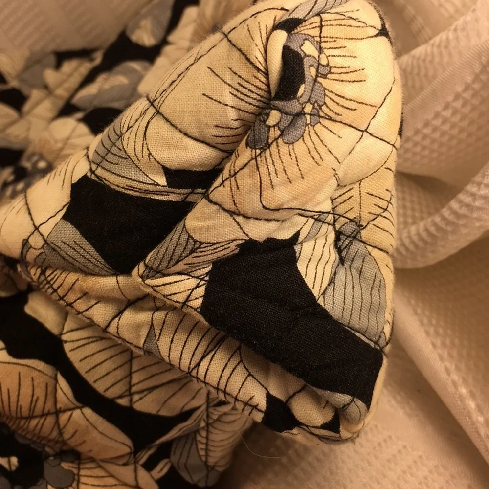 Vera Bradley large bag hardly used (if ever) leaf